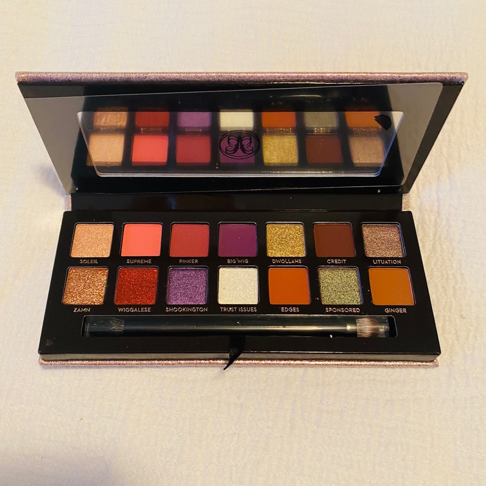 New limited edition Anastasia Jackie Aina palette